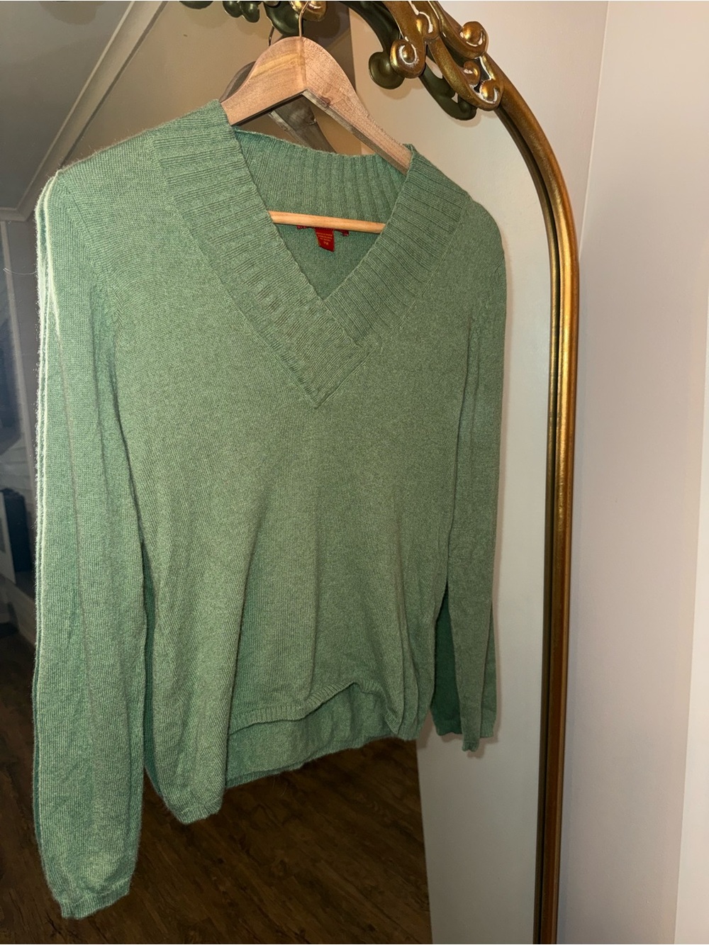 Saffron 100% Cashmere V-Neck Green Sweater